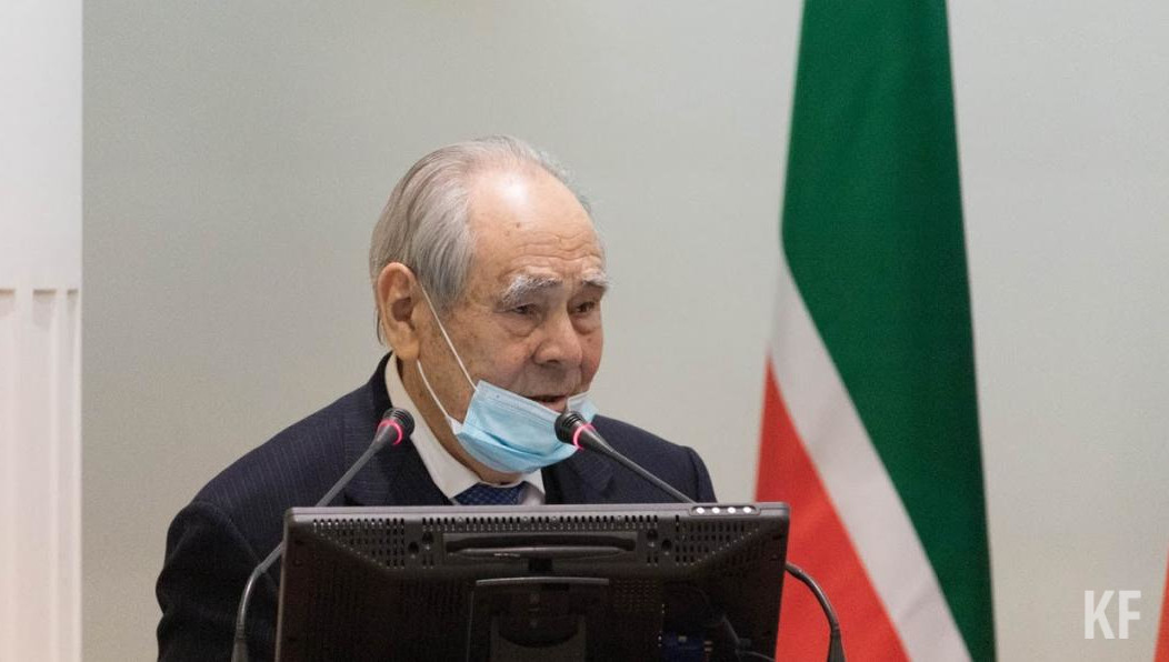 В честь 30-летия создания аппарата президента республики Государственный советник Татарстана в ходе мероприятия рассказывал о заслугах структуры.