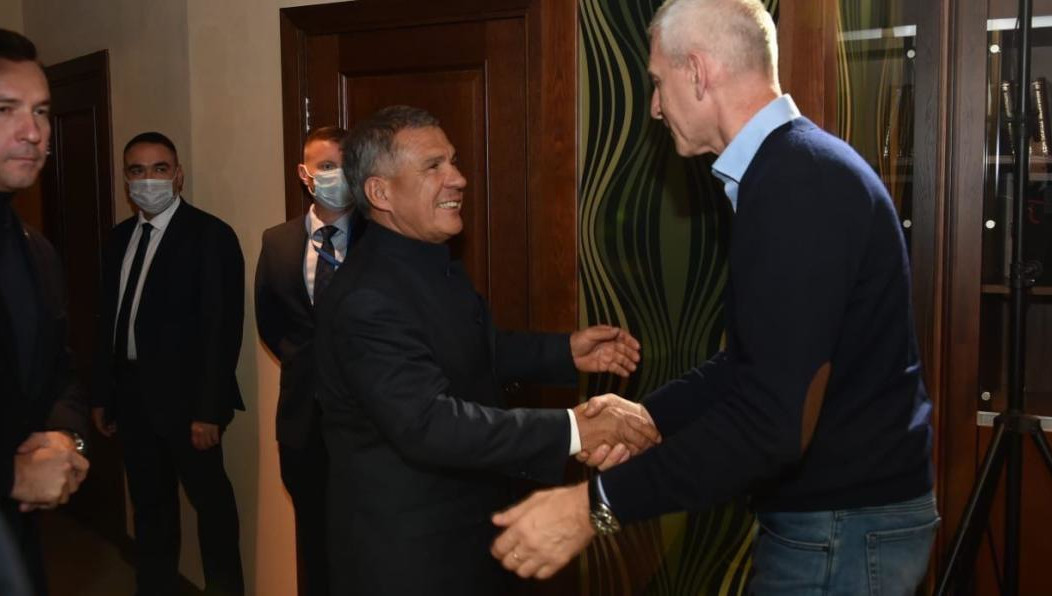 Им презентовали проекты по развитию прилегающей к арене территории.