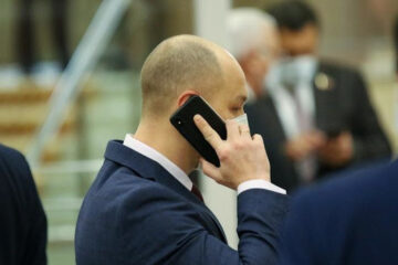 На телефон министерства поступило уже более 3 тысяч звонков.