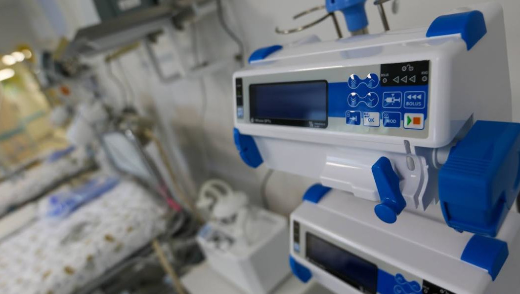 Двоих детей уже забрали в больницу.