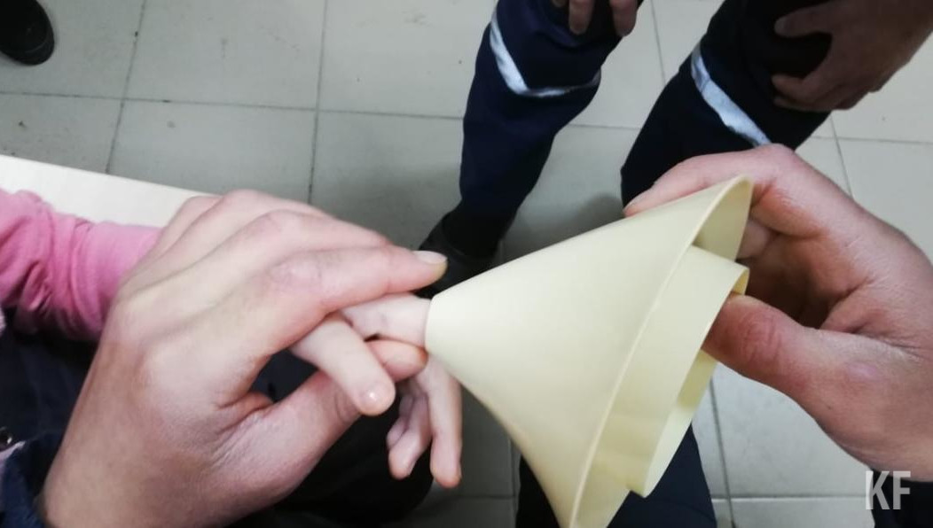 Самостоятельно помочь дочке родители не смогли и обратились в МЧС.