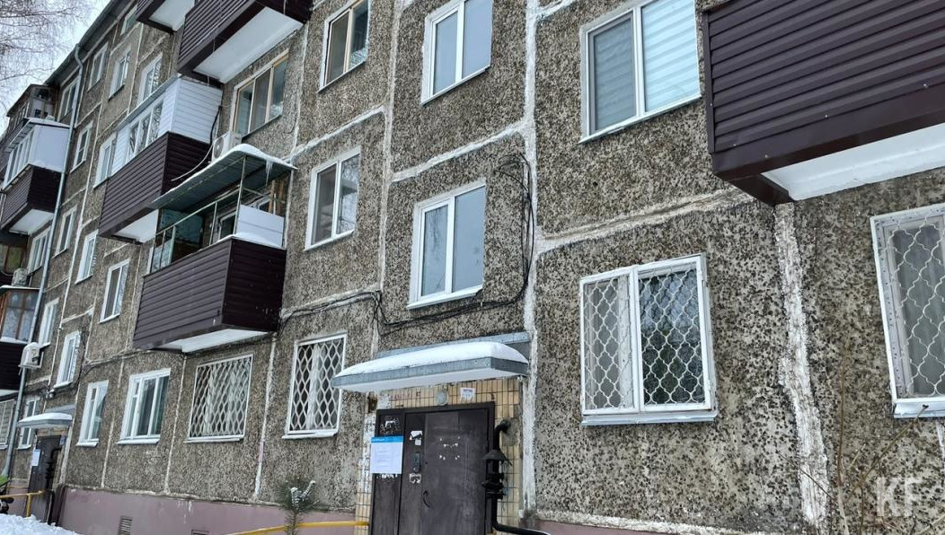 Десятилетнего школьника с детства воспитывала бабушка.