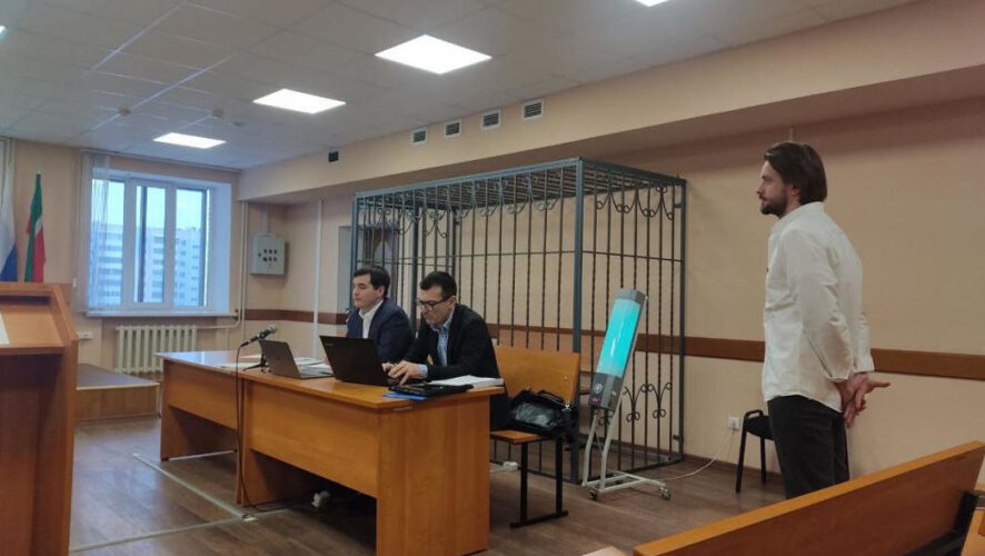 На заседании заново начали опрашивать свидетелей. Накануне выступил директор фирмы &laquo;Звезда&raquo;&nbsp;Талгат Салахов - его показания по делу не изменились.