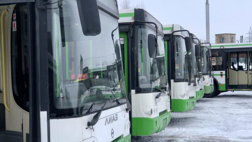 Власти Москвы подарили городу 40 автобусов.