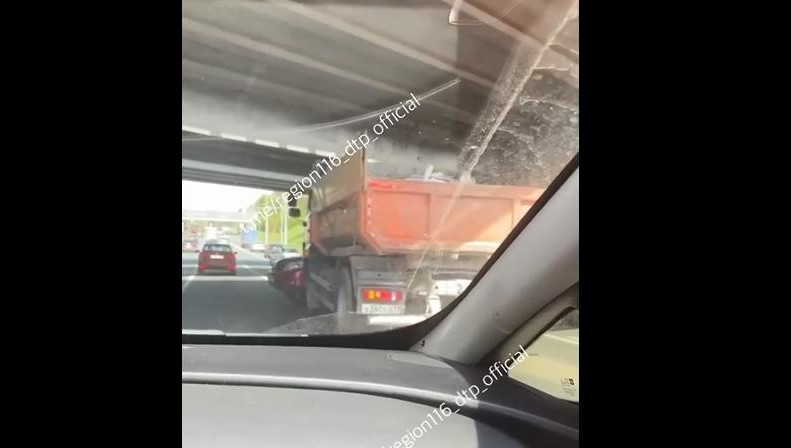 Машины стоят от&nbsp;развязки на Мамадышский тракт.