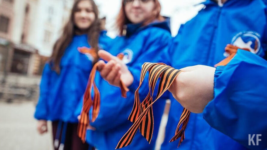 В нынешнем году волонтеры распространят порядка 200 тысяч символов Дня Победы.