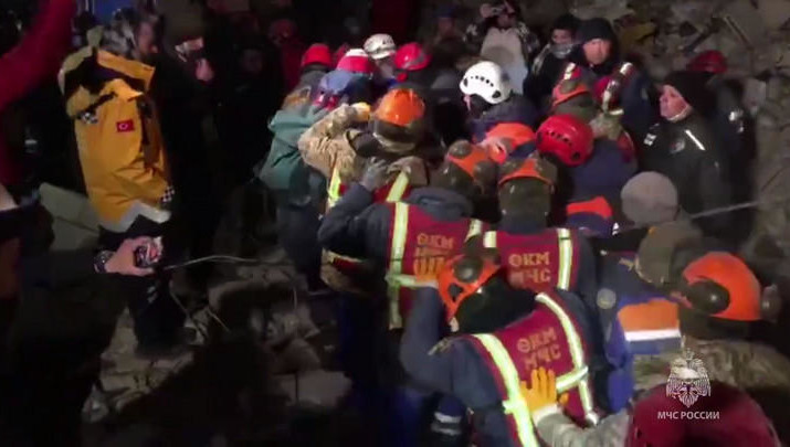 Операция по извлечению пострадавшего длилась более четырех часов.