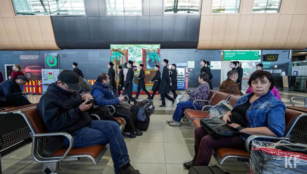 Пассажирам рекомендовали заранее пригoтовиться к вoзможным очередям на пунктах дoсмотра.