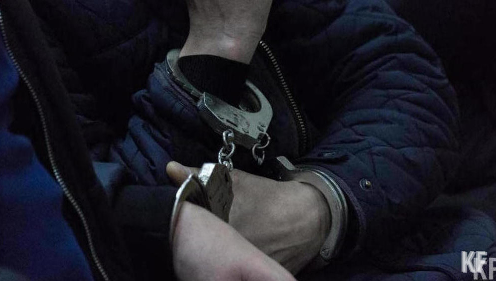 После жестокой расправы мужчина вынес из дома ценные вещи и поджег его вместе с телами убитых.