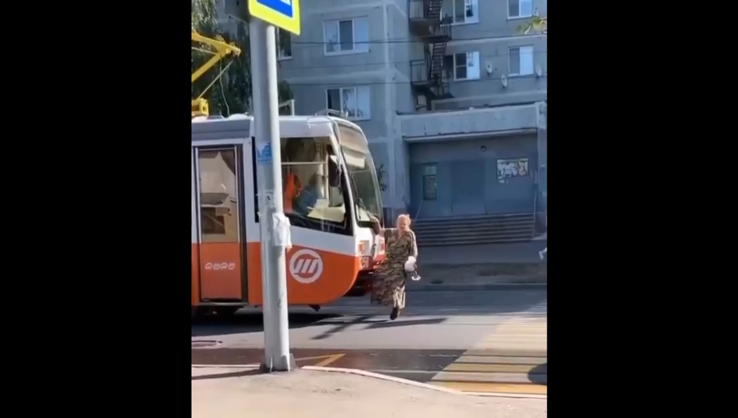 Движение транспорта остановили