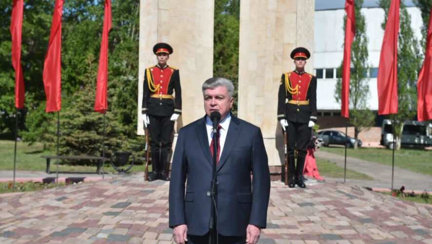 Жизнь поэта оборвала Великая Отечественная война.