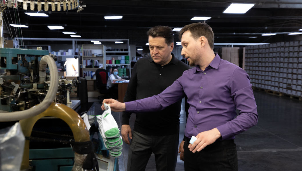 Чтобы поддержать местных производителей и продвигать их товары