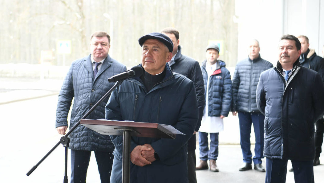 Символический ключ от нового объекта получил главврач диспансера Алексей Алексеев.