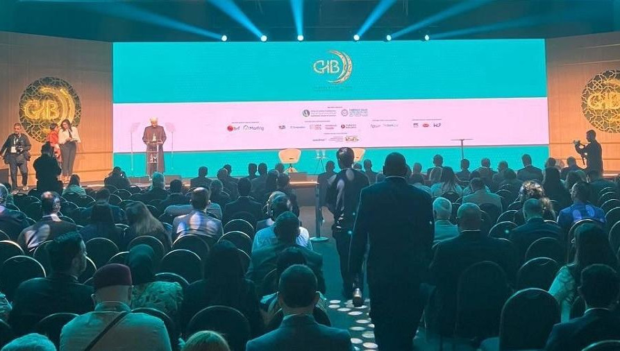 В конце выступления Камиль хазрат пригласил участников конференции на XV Международный экономический форум «Россия – Исламский мир: KazanForum».