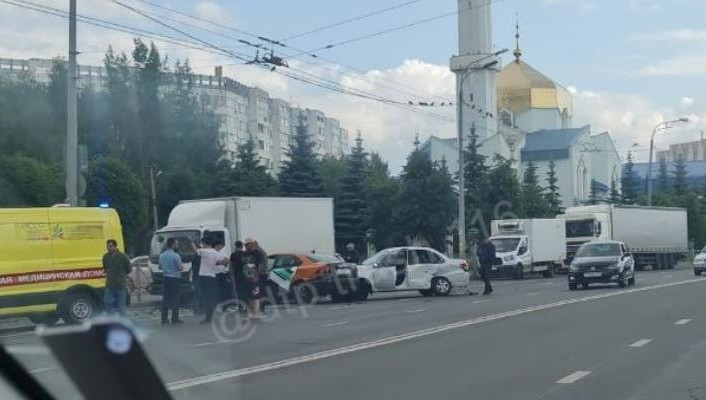 Один из участников получил травму головы.