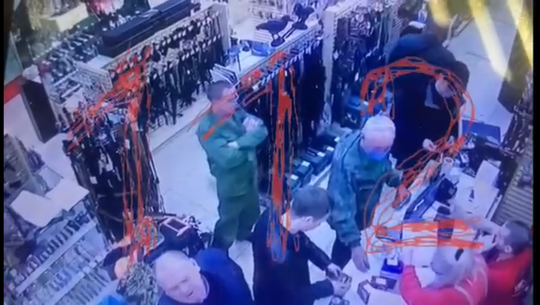 Галявиевым еще в апреле было приобретено гладкоствольное ружье Hatsan escort.