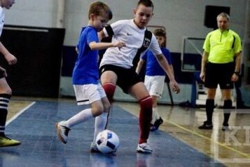 Конфликт взрослых и бюрократия мешают школьникам заниматься мини-футболом.