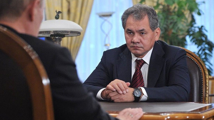 Указом российского президента министру обороны страны дали звания Героя в сентябре 1999 года.