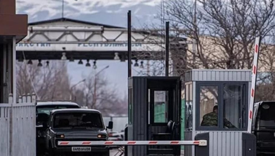 В связи с тяжелой ситуацией власти Киргизии отменили обязательные ПЦР-тесты при пересечении границы.