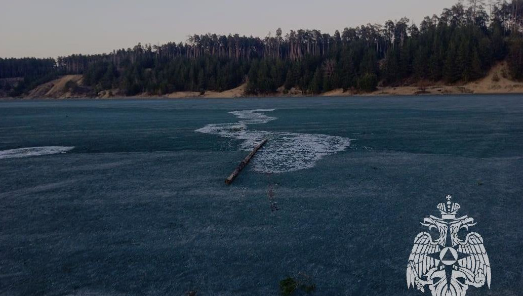 ЧП произошло на озере Изумрудном.