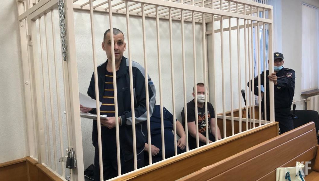 До этого несколько заседаний было отложено.