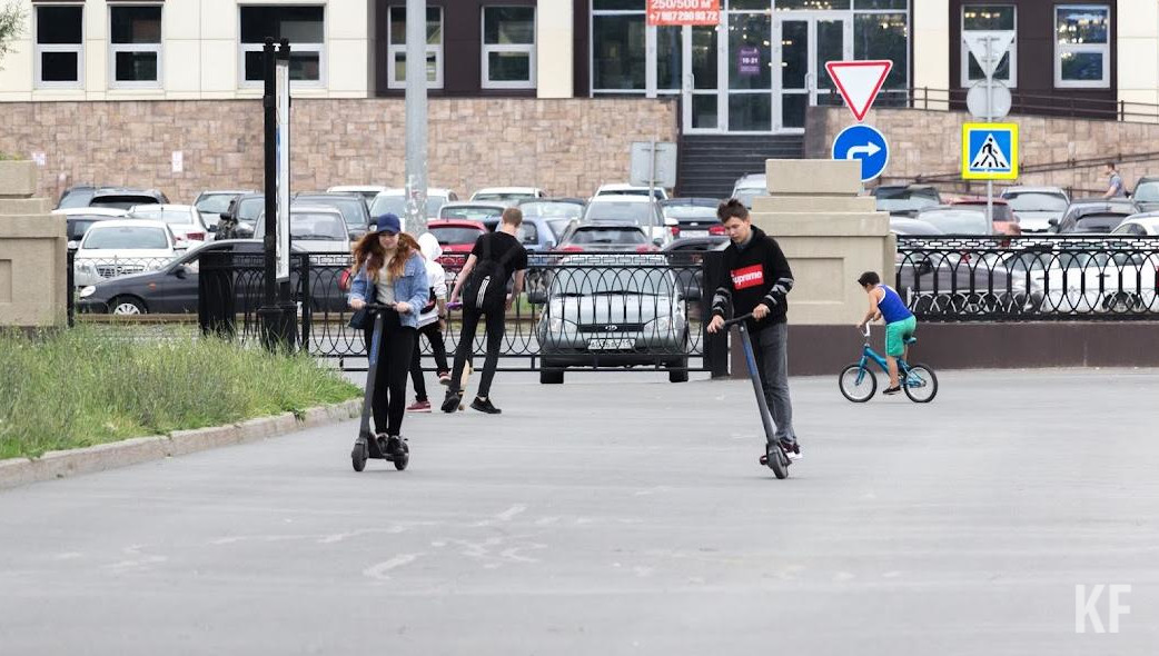 Люди получают переломы бедра и позвоночника.