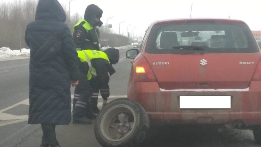 Машина женщины застряла на 30 км автодороги Казань – Оренбург.