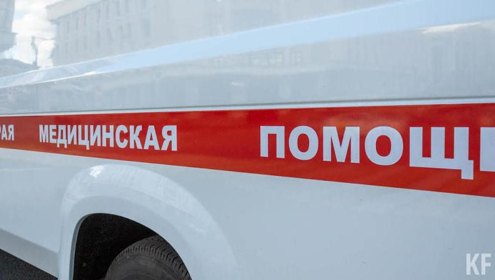 Спасатели привели пострадавшую в чувство.