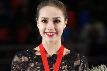 Олимпийская чемпионка поддержала Камилу Валиеву после выступления в произвольной программе.