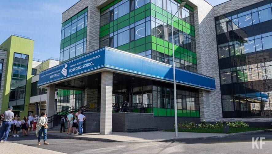 Современные образовательные учреждения появились во многих городах республики.