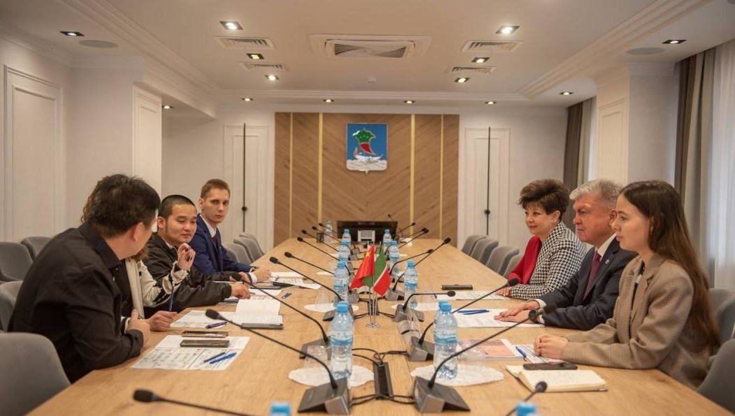 Мэр Наиль Магдеев встретился с делегацией из Гуандуна.