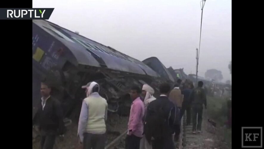 ДО 115 человек увеличилось число погибших при сходе 14 вагонов пассажирского поезда с рельсов на севере Индии