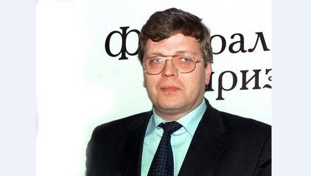 В 1997 году он работал&nbsp;заместителем руководителя АП.