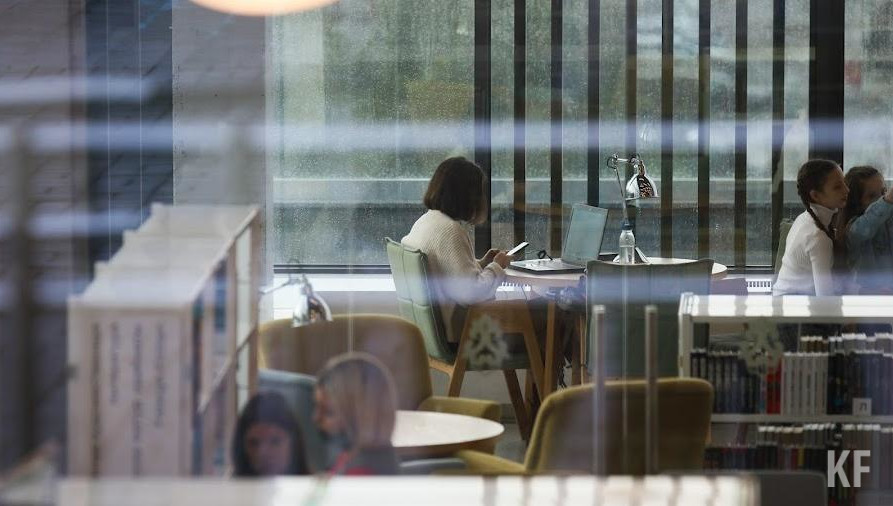 Для его создания объявляли open-call для художников