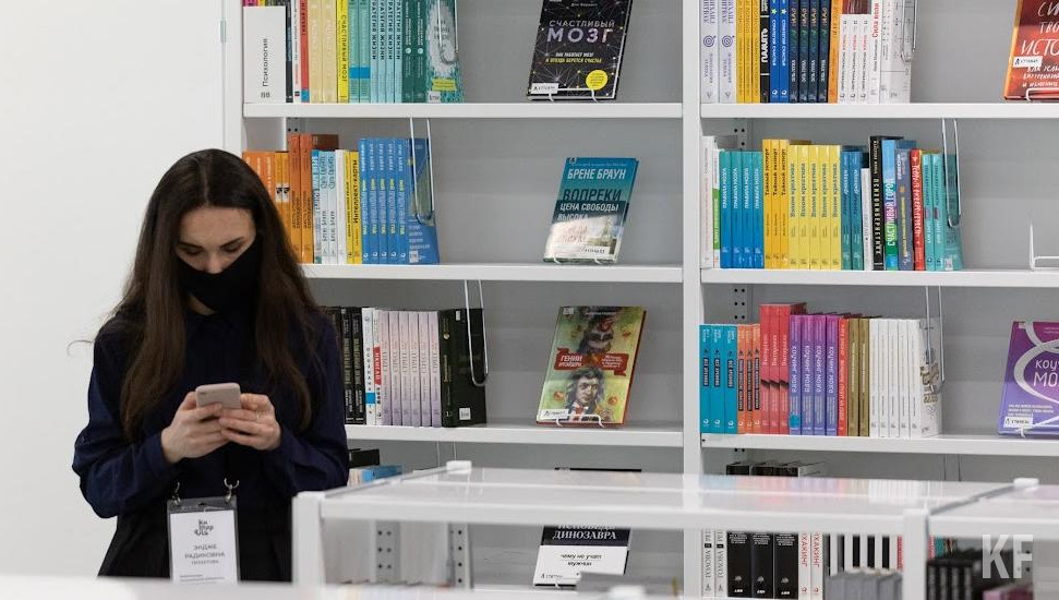 Полки магазинов начинают заполняться канцтоварами