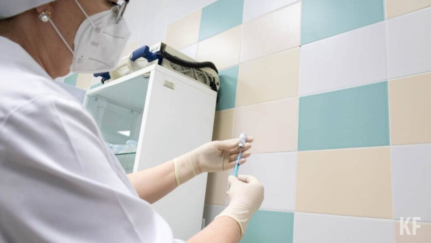 При этом в больницах чаще всего лежит молодежь.