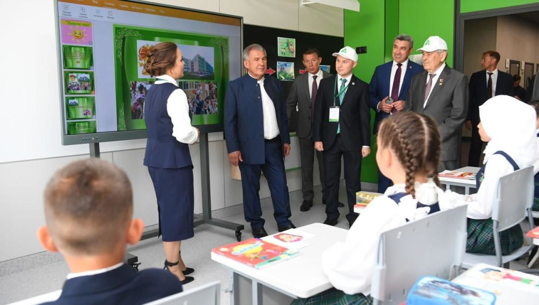 Учреждение является уникальным проектом по созданию сети современных образовательных комплексов с изучением предметов на трех языках.