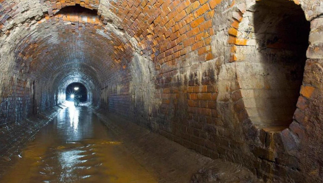 В числе погибших - трое несовершеннолетних школьниц.