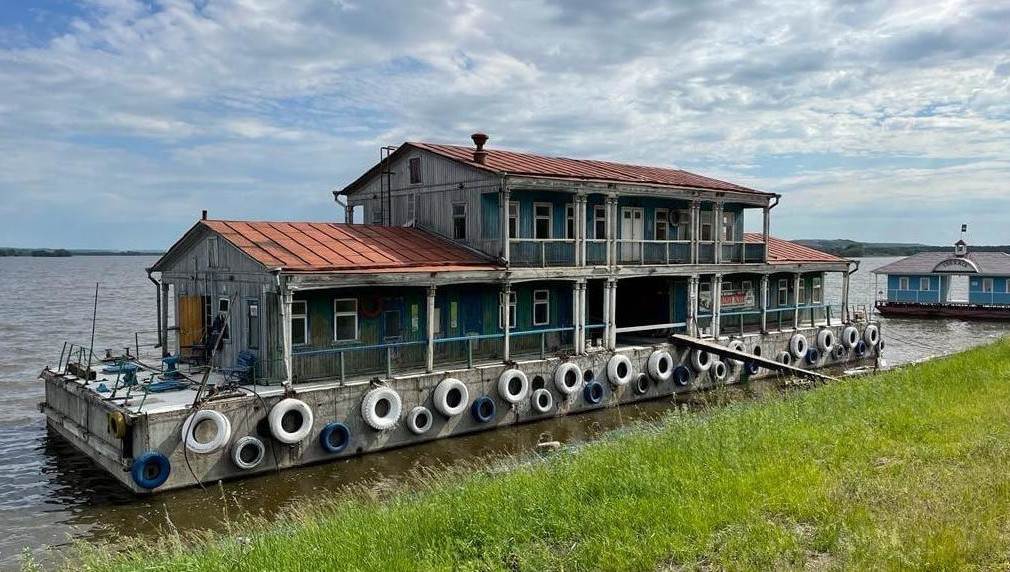 В 2021 году дебаркадер перевезли в Свияжск с казанского Локомотива.