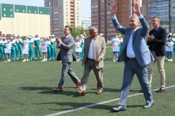 В турнире принимают участие 700 человек из 22 команд со всей России.