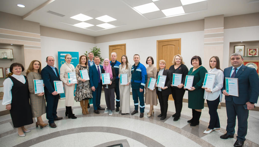 Лучшие получают финансовую поддержку компании для реализации проектов.