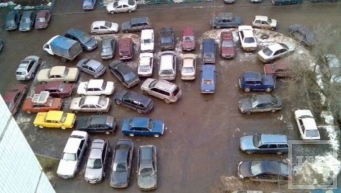 В Нижнекамске будут штрафовать за парковку во дворах В Нижнекамске по-прежнему остается проблема нехватки парковочных мест