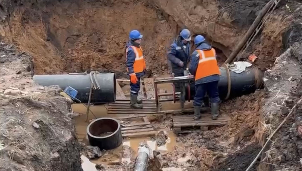 Произошел порыв на одном из основных водоводов города.