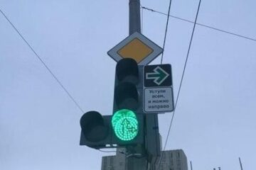 Новый дорожный знак «Уступи всем и можно направо» демонтирован через день после установки