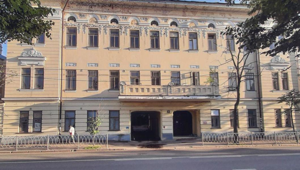 Также планируется реконструировать дом Сурина.