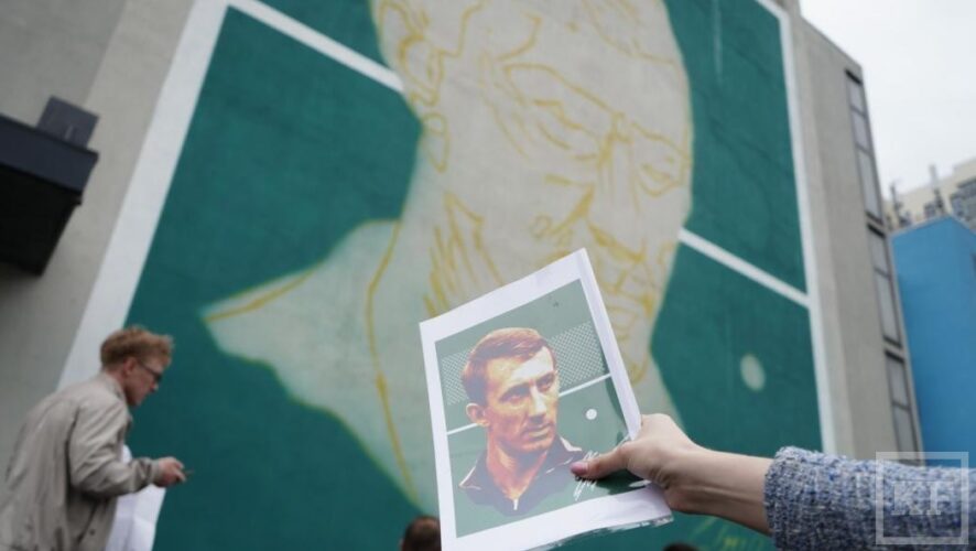 Стрит-арт с изображением советского футболиста появился на улице Сибгата Хакима.