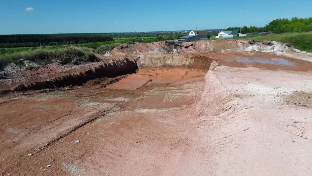 Экологи застали погрузчиков возле деревни Степановка.