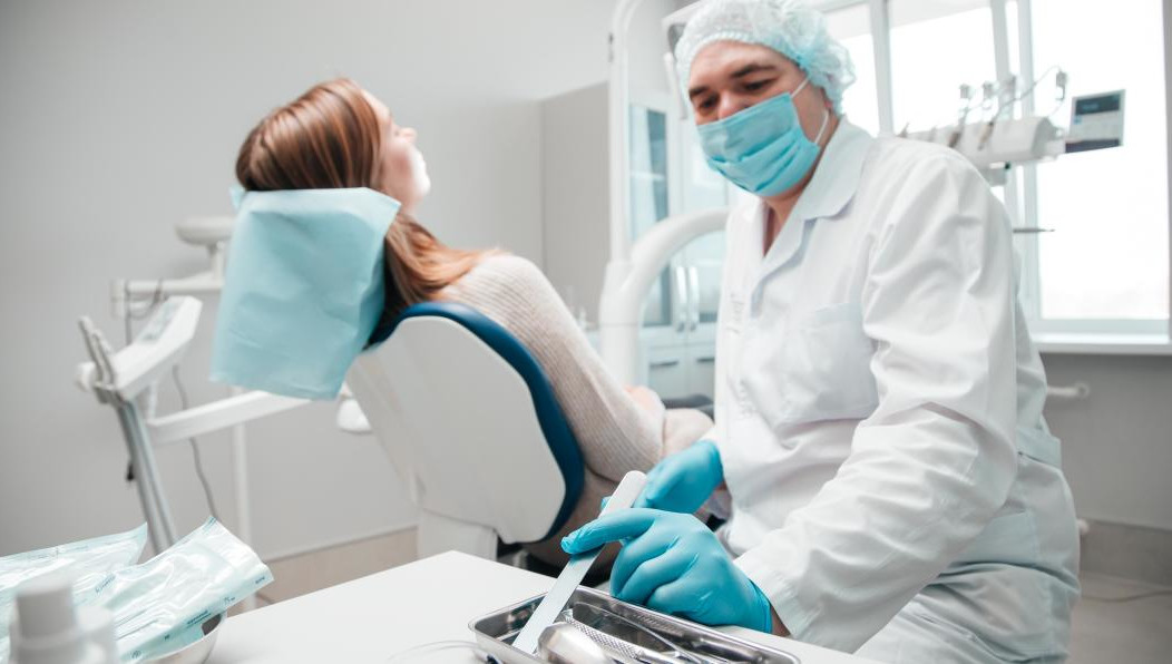 Рабочие смогут получить помощь по полису ДМС.