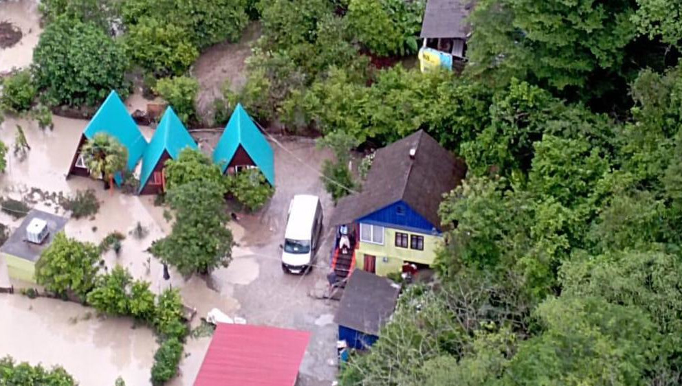 Одного человека удалось спасти.