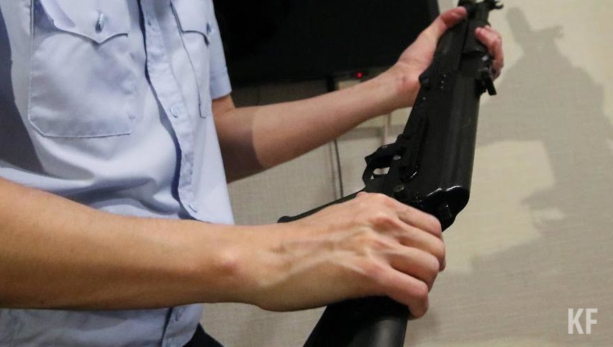 Правоохранители нашли у сотрудника разнокалиберные патроны и старые револьверы
